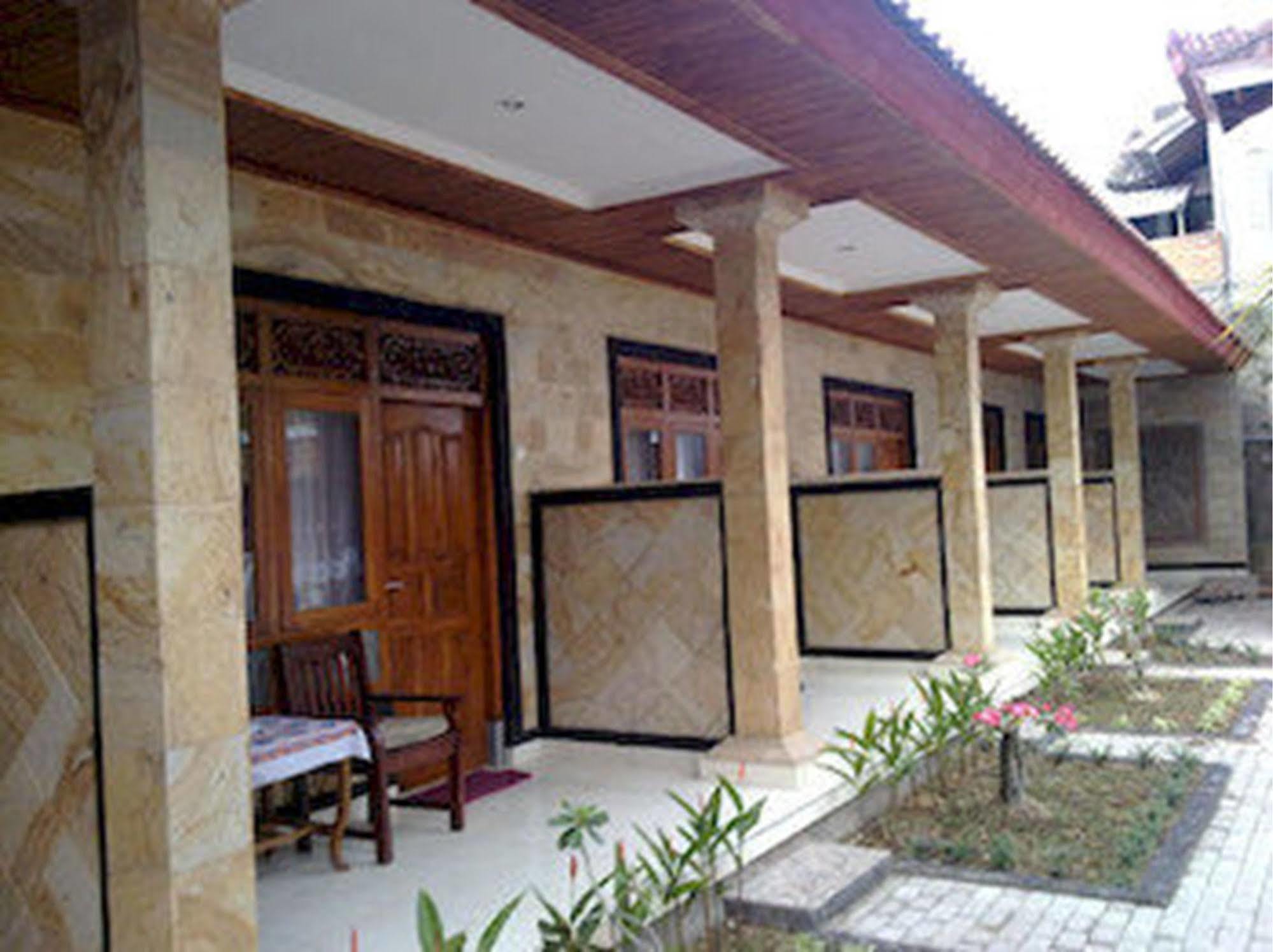 Mahendra Beach Inn Kuta Lombok Exterior foto